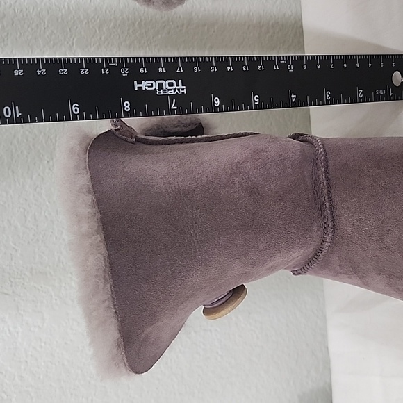 Ugg Bailey Button Lavender Sheepskin Boot Size 7 - Picture 14 of 14